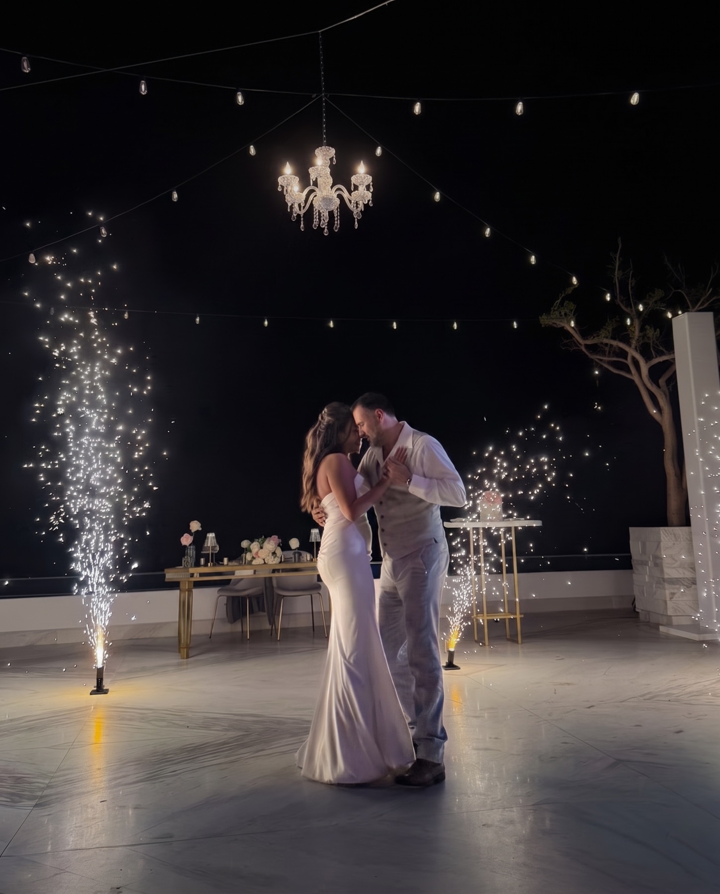 First dance with cold spark fountains